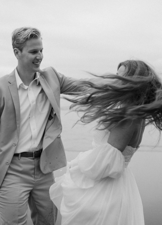 8 Must-Try Wedding Day Poses